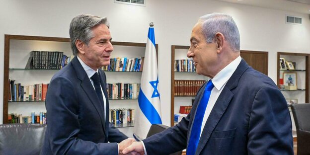 Benjamin Netanjahu (r), Ministerpräsident von Israel, trifft sich mit Antony Blinken, Außenminister der USA, in Tel Aviv.