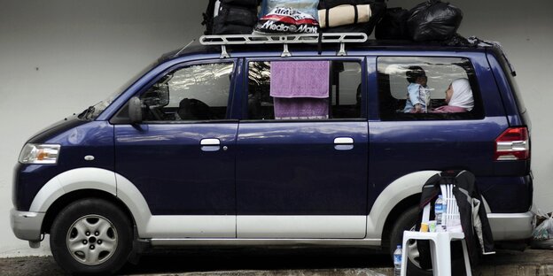 Syrische Flüchtlinge warten in Edirne, Türkei, in einem Auto auf die Weiterfahrt nach Europa. Syrische Flüchtlinge warten in Edirne, Türkei, in einem Auto auf die Weiterfahrt nach Europa.