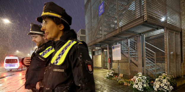 Zwei Polizist:innen im Regen vor einem Gebäude, an dem Blumen liegen