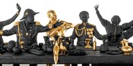Eine Tischgesellschaft aus Bronze in Schwarz und Gold