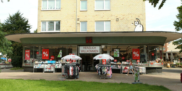 Een Filiale des Textil-Discounters KIK in der Dithmarscher Straße 3. Wandsbek, Hamburg.