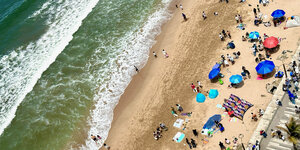Luftbild von einem Strand.
