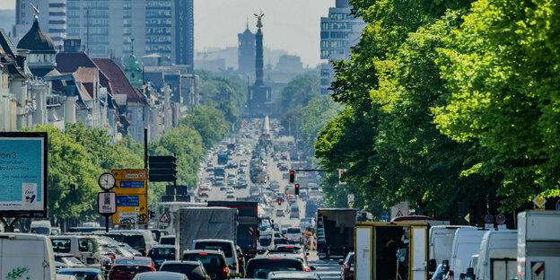 Starker Verkehr auf dem Berliner Kaiserdamm