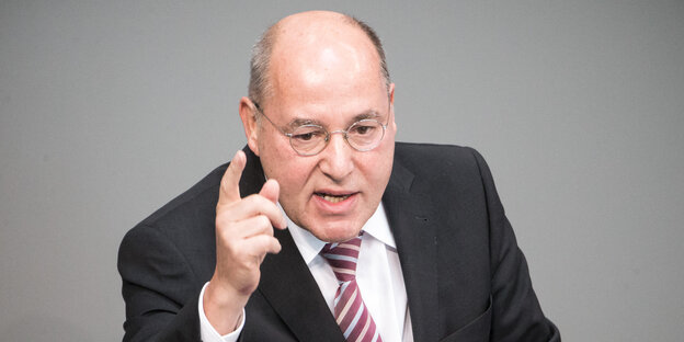 Gregor Gysi redet. Gregor Gysi redet.
