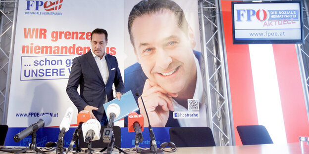 Heinz-Christian Strache auf einer Pressekonferenz Heinz-Christian Strache auf einer Pressekonferenz