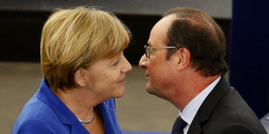 Bundeskanzerlin Angela Merkel und Francois Hollande im Europäischen Parlament