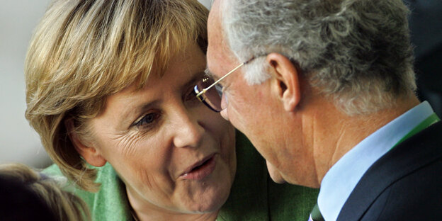 Angela Merkel und Franz Beckenbauer im Gespräch Angela Merkel und Franz Beckenbauer im Gespräch