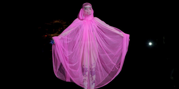 Lady Gaga im pinken Dress. Lady Gaga im pinken Dress.