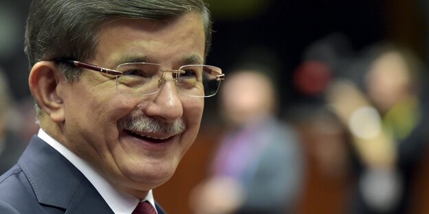 Ahmet Davutoğlu lacht Ahmet Davutoğlu lacht