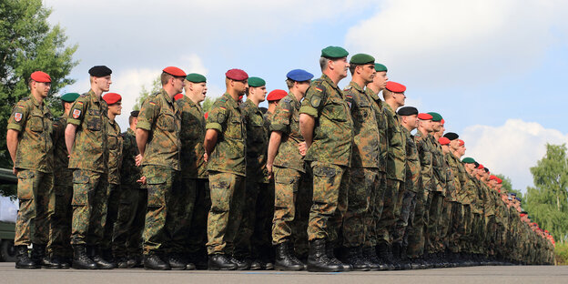 Bundeswehrsoldaten in Aufstellung Bundeswehrsoldaten in Aufstellung