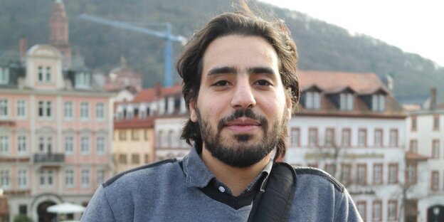 Ahmed Said schaut in die Kamera. Ahmed Said schaut in die Kamera.