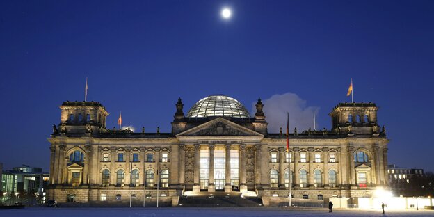 das Reichstagsgebäude bei Nacht das Reichstagsgebäude bei Nacht