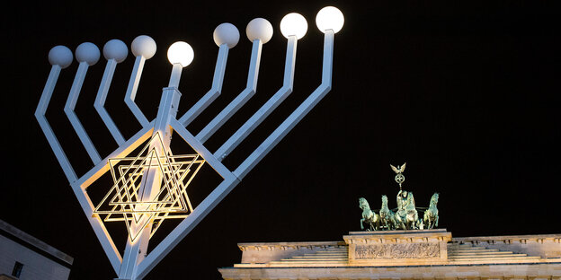 Chanukka-Leuchter am Brandenburger Tor.